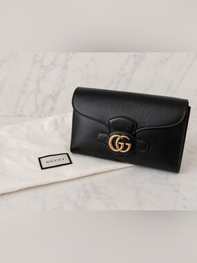 🆕 🖤✨Arli Large Clutch – Black Smooth Leather with Antique Gold GG Hardware ✨🖤